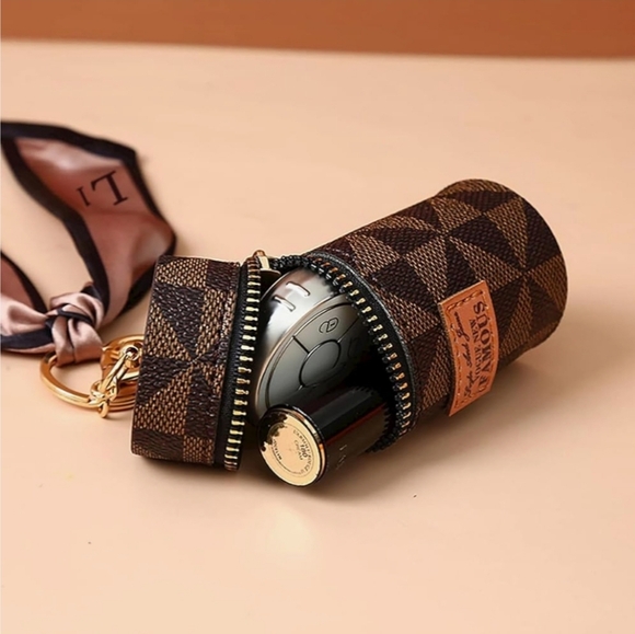 Luxury Leather Lipstick Organizer - 1.9"W x 1.9"L x 3.8"H - Picture 7 of 9